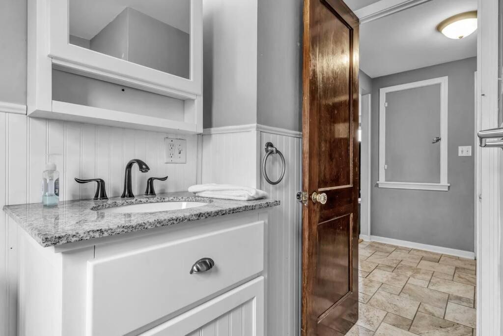 Gorgeous 2 Queen Bedroom Apartment In North Buffalo With 70 Inch Tv Exterior photo