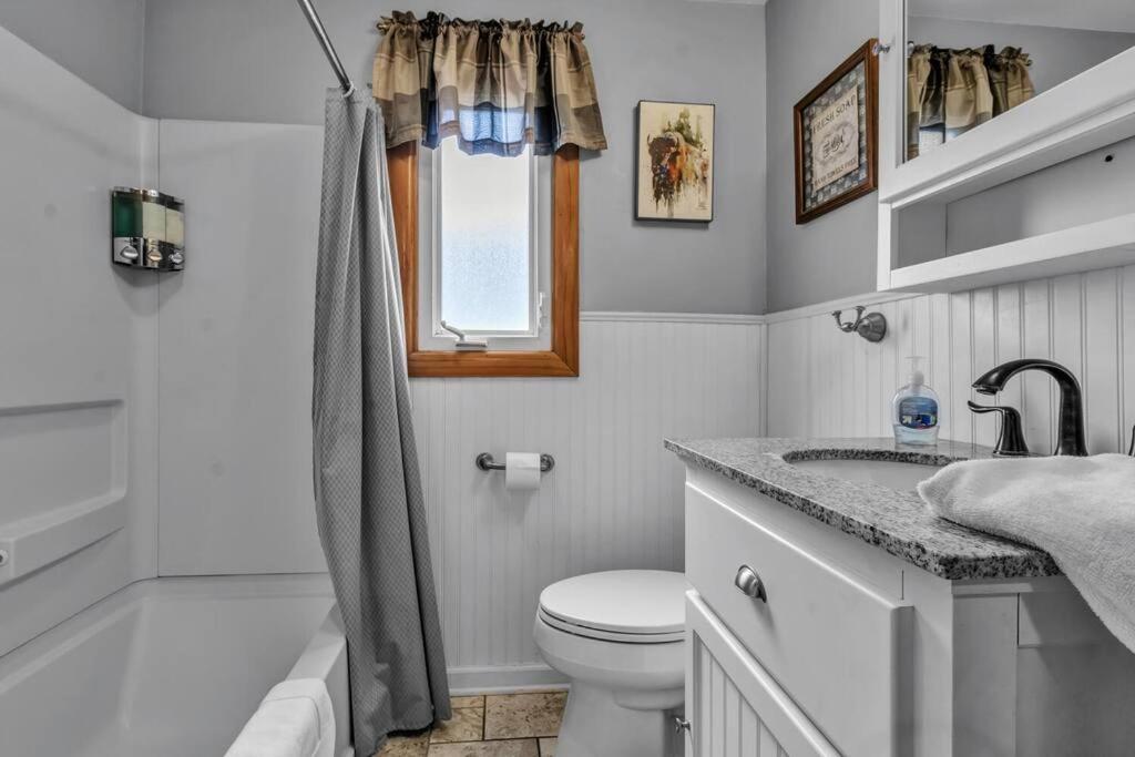 Gorgeous 2 Queen Bedroom Apartment In North Buffalo With 70 Inch Tv Exterior photo