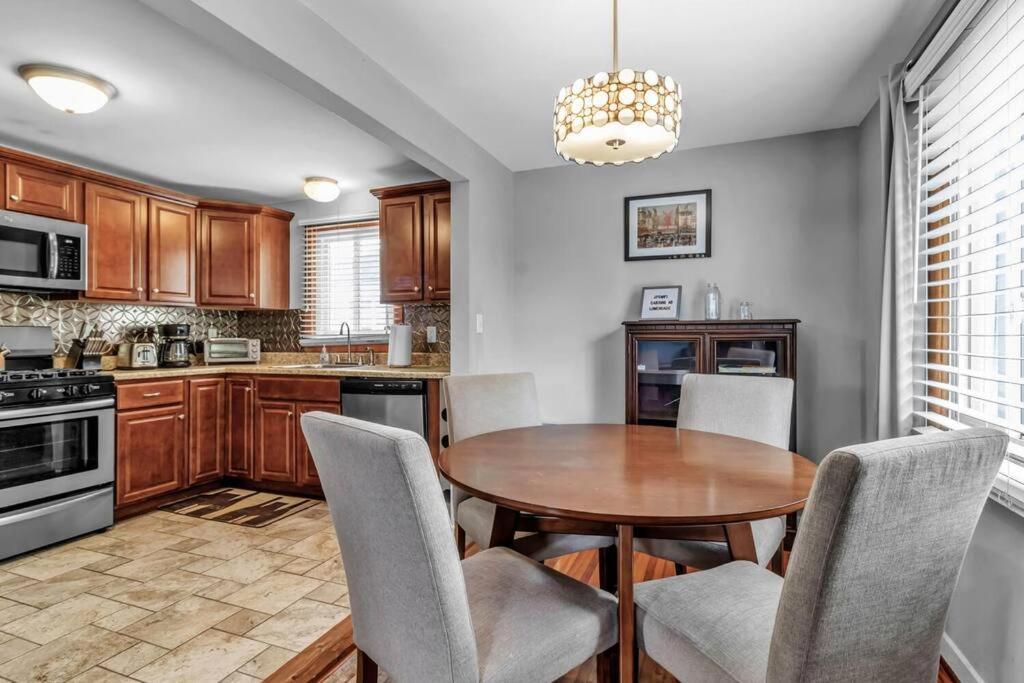 Gorgeous 2 Queen Bedroom Apartment In North Buffalo With 70 Inch Tv Exterior photo