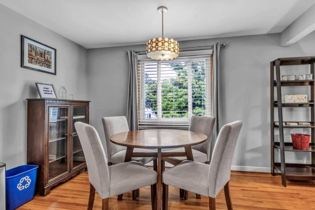 Gorgeous 2 Queen Bedroom Apartment In North Buffalo With 70 Inch Tv Exterior photo